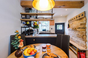 The Snug - Premium cosy cottage with Log burner and pet friendly